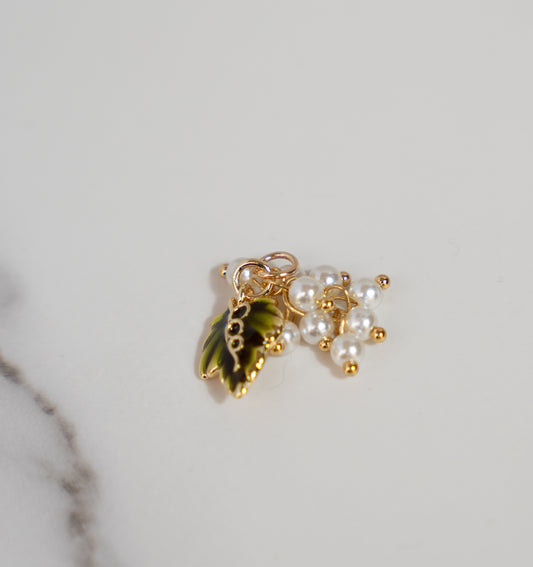 White Grapes With Leaf